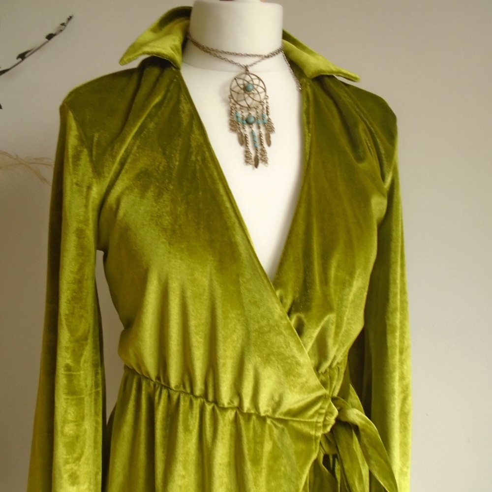 Gorgeous shimmering green velvet wrap dress or jacket small - Picture 2 of 9